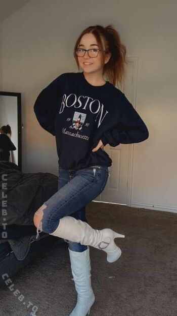 Full leaked Lyssaurora private onlyfans photo