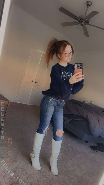 Full leaked Lyssaurora private onlyfans photo