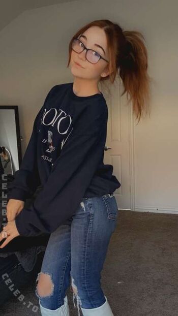Full leaked Lyssaurora private onlyfans photo