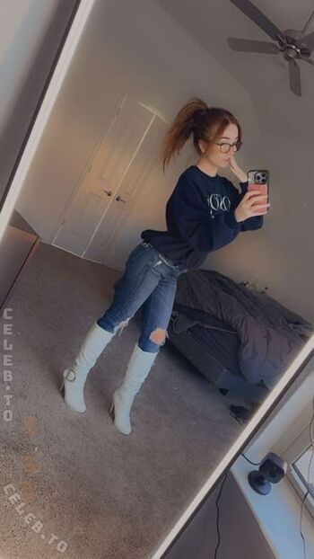 Full leaked Lyssaurora private onlyfans photo