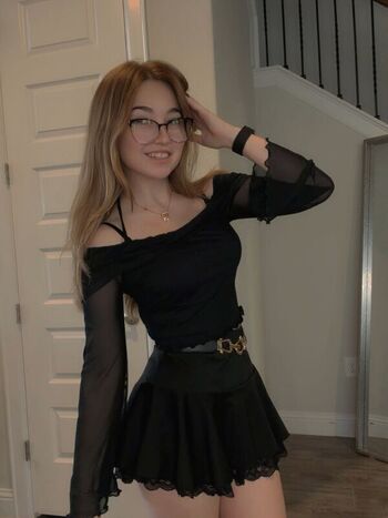 Full leaked Lyssaurora private onlyfans photo