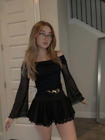 Full leaked Lyssaurora private onlyfans photo