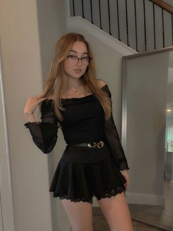Full leaked Lyssaurora private onlyfans photo