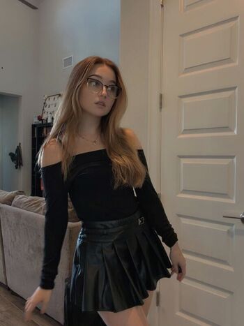 Full leaked Lyssaurora private onlyfans photo