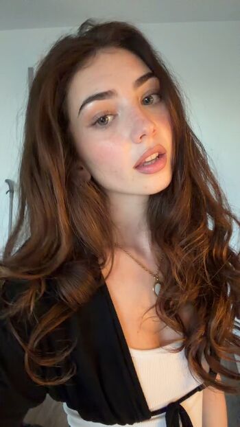 Full leaked Lyzzahh private onlyfans photo