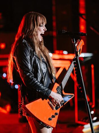 Full leaked Lzzy hale private onlyfans photo