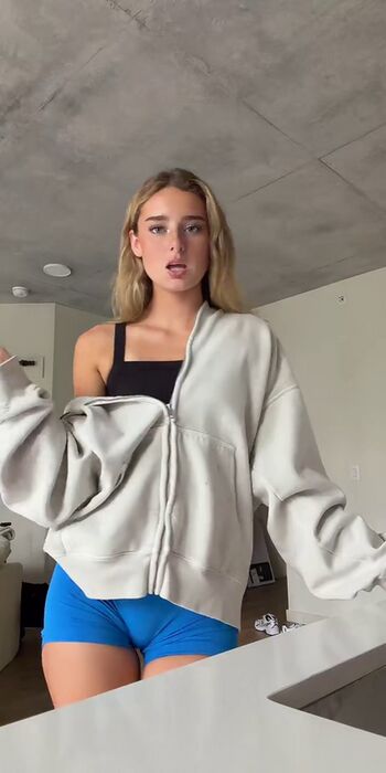 Full leaked Maddiegowens private onlyfans photo