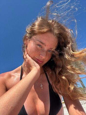 Full leaked Maddiegowens private onlyfans photo