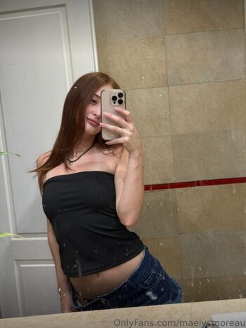 Full leaked Maelysmoreau private onlyfans photo