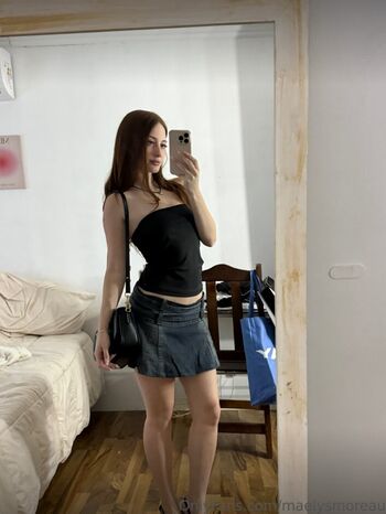 Full leaked Maelysmoreau private onlyfans photo