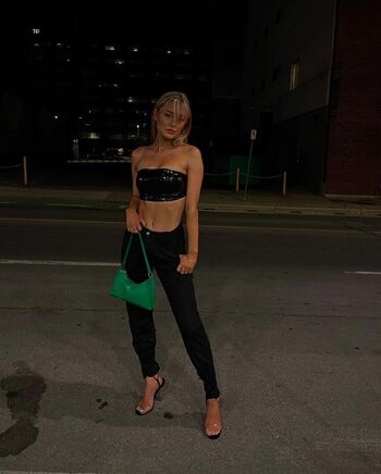 Full leaked Maggieehenry private onlyfans photo
