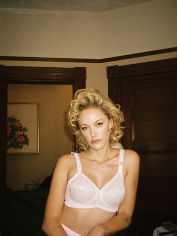 Full leaked Maika monroe private onlyfans photo