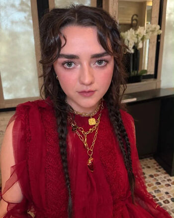 Full leaked Maisie williams page private onlyfans photo