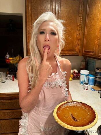 Full leaked Mama electra private onlyfans photo