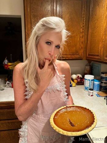 Full leaked Mama electra private onlyfans photo
