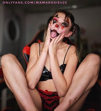 Full leaked Mamarosie private onlyfans photo