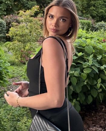 Full leaked Manonjkrr private onlyfans photo