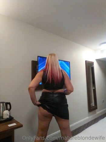 matureblondewife