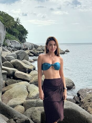 Maureen Montagne (Miss Globe 2021)