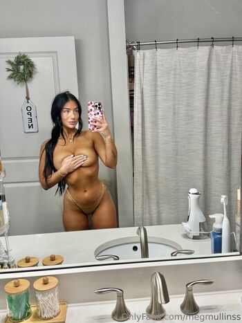 Megan Mullins / megmullinss / meganskyblue