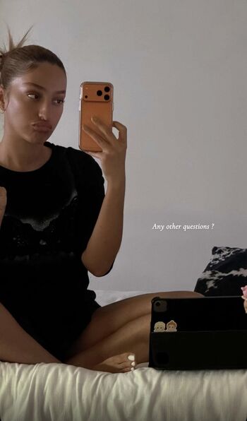 Full leaked Melofficiel private onlyfans photo