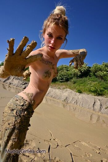 Full leaked Mia shy private onlyfans photo