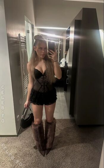 Full leaked Mia werner private onlyfans photo