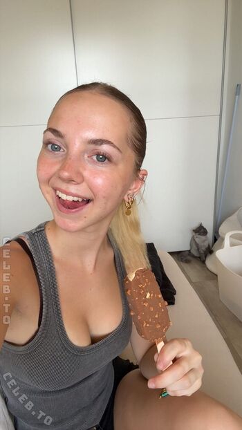 Full leaked Miaa rlt private onlyfans photo