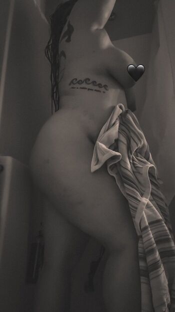 Full leaked Miaaarae private onlyfans photo