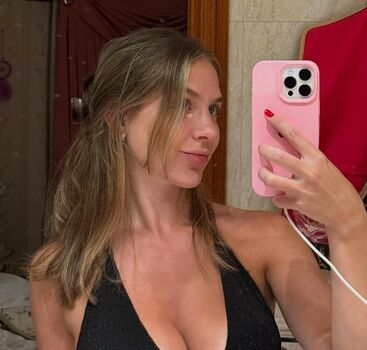 Full leaked Micol pontiero page private onlyfans photo