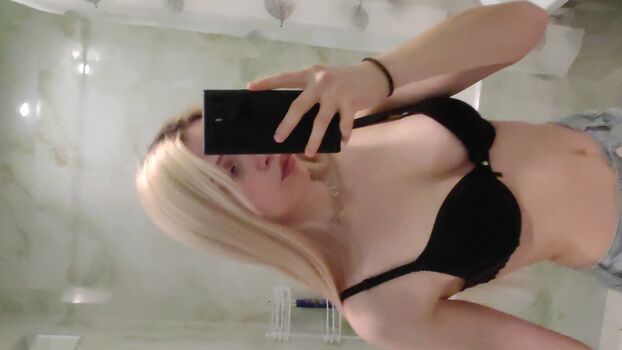 Full leaked Mikaelataron private onlyfans photo
