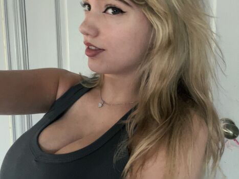 Full leaked Mikahhlynn private onlyfans photo