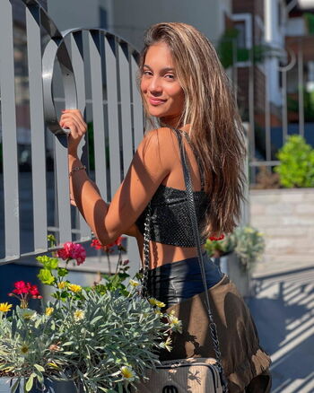 Full leaked Milaflorencio private onlyfans photo