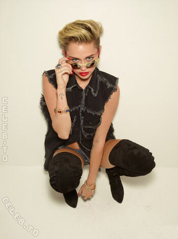 Full leaked Miley cyrus page private onlyfans photo