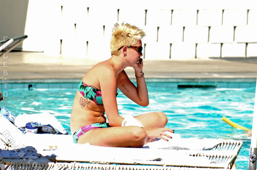 Full leaked Miley cyrus page private onlyfans photo
