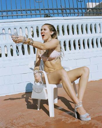 Full leaked Miley cyrus private onlyfans photo