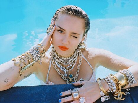 Full leaked Miley cyrus private onlyfans photo