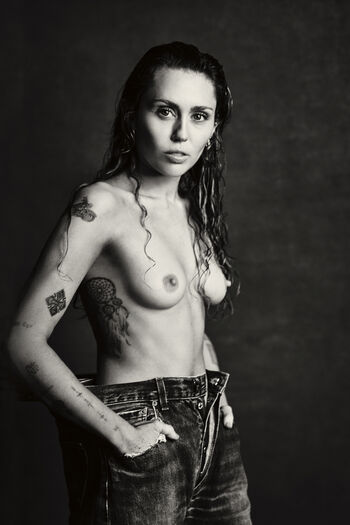 Full leaked Miley cyrus page private onlyfans photo