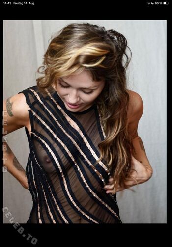 Full leaked Miley cyrus private onlyfans photo