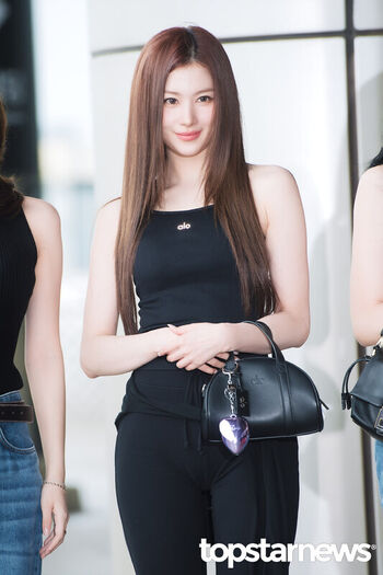 Full leaked Minatozaki sana page private onlyfans photo
