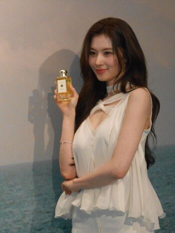 Full leaked Minatozaki sana page private onlyfans photo