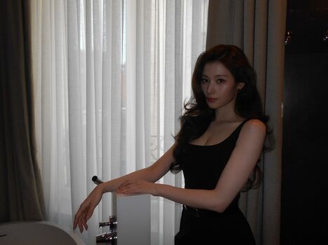Full leaked Minatozaki sana page private onlyfans photo