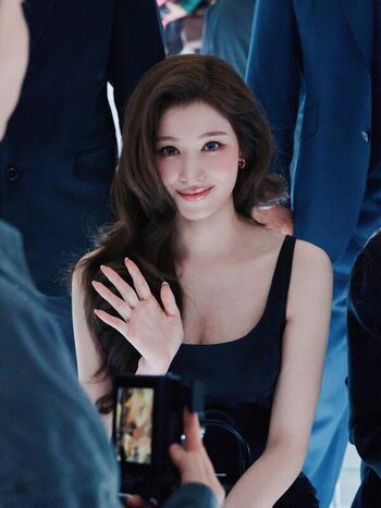 Full leaked Minatozaki sana page private onlyfans photo