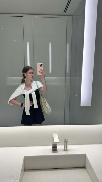 Full leaked Mira private onlyfans photo