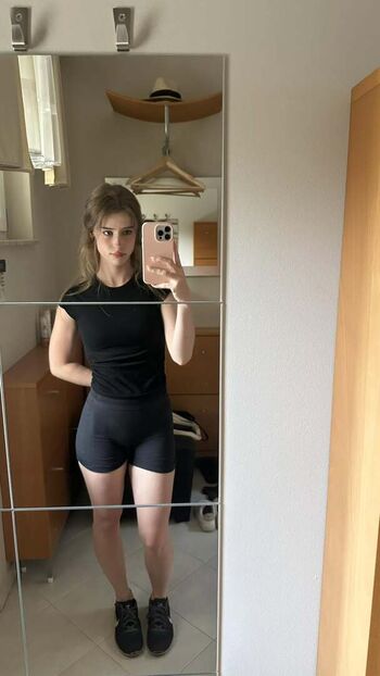 Full leaked Mira private onlyfans photo