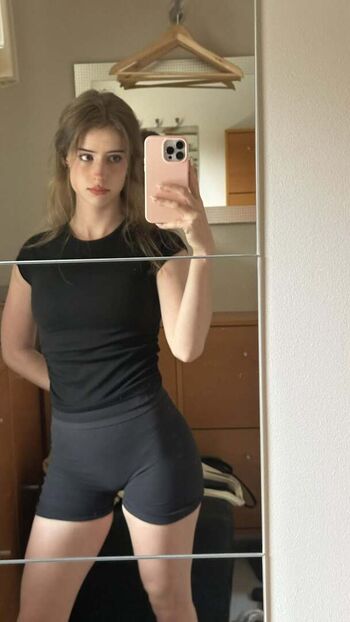 Full leaked Mira private onlyfans photo