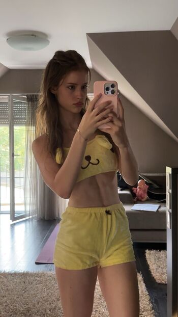 Full leaked Mira private onlyfans photo