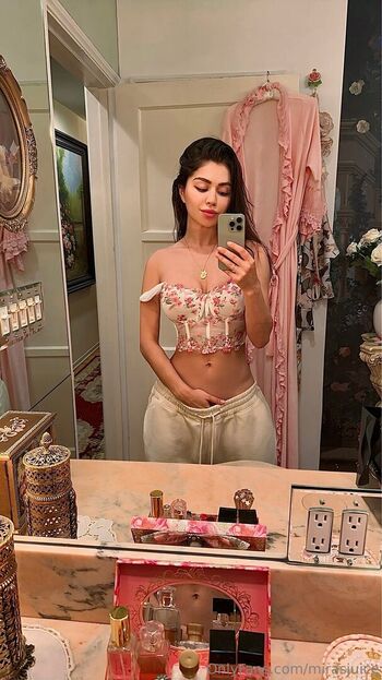 Full leaked Amalia davis / private onlyfans photo