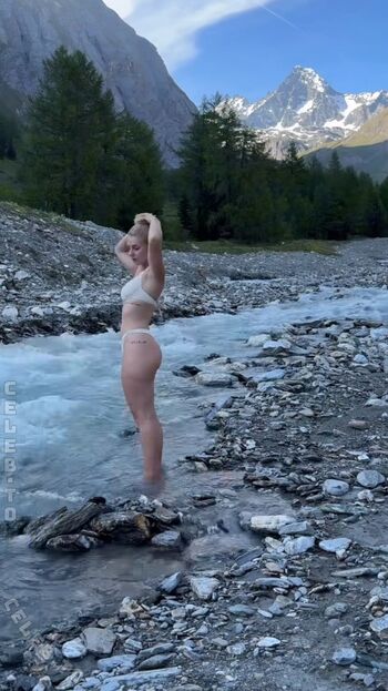 Full leaked Miras space private onlyfans photo