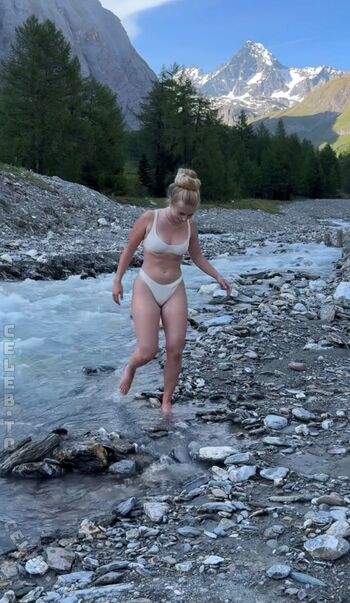 Full leaked Miras space private onlyfans photo